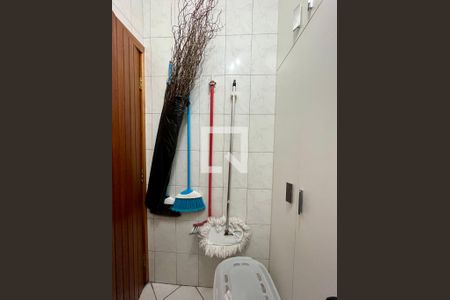 Casa à venda com 380m², 3 quartos e 3 vagas Casa à venda com 380m², 3 quartos e 3 vagasBanheiro