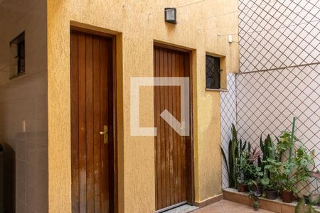 Casa à venda com 380m², 3 quartos e 3 vagas Casa à venda com 380m², 3 quartos e 3 vagasEntrada