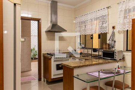 Casa à venda com 380m², 3 quartos e 3 vagas Casa à venda com 380m², 3 quartos e 3 vagasCozinha