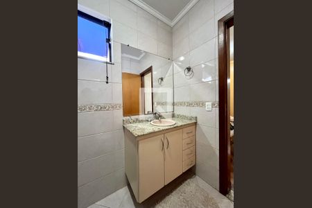 Casa à venda com 380m², 3 quartos e 3 vagas Casa à venda com 380m², 3 quartos e 3 vagasBanheiro da Suíte 3