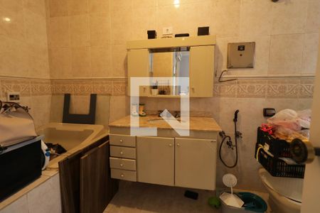 Casa à venda com 140m², 4 quartos e 2 vagasBanheiro da Suíte