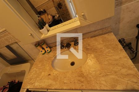 Casa à venda com 140m², 4 quartos e 2 vagasBanheiro da Suíte