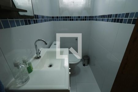 Casa à venda com 140m², 4 quartos e 2 vagasBanheiro 1