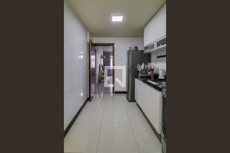 Apartamento à venda com 94m², 3 quartos e 2 vagasCozinha e Área de Serviço