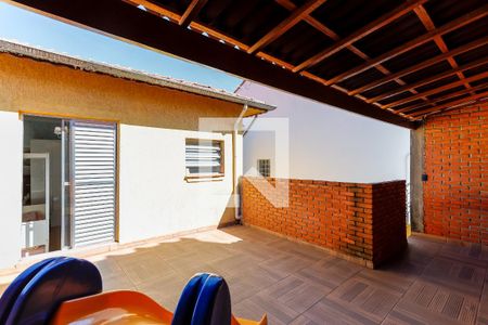 Casa à venda com 141m², 4 quartos e 2 vagas Casa à venda com 141m², 4 quartos e 2 vagasTerraço