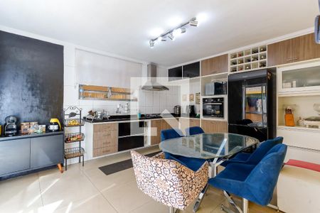Casa à venda com 141m², 4 quartos e 2 vagas Casa à venda com 141m², 4 quartos e 2 vagasCozinha