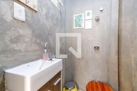 Casa à venda com 141m², 4 quartos e 2 vagas Casa à venda com 141m², 4 quartos e 2 vagasBanheiro de Serviço