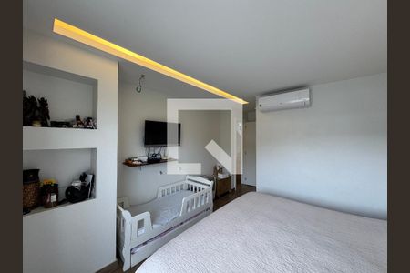 Casa de condomínio para alugar com 350m², 4 quartos e 5 vagas Casa de condomínio para alugar com 350m², 4 quartos e 5 vagasSuíte 1