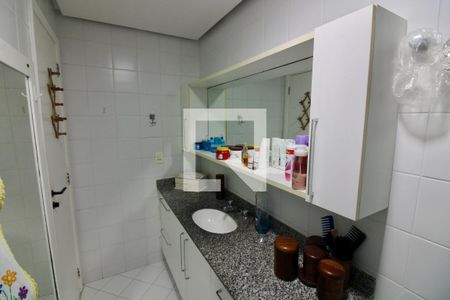 Apartamento à venda com 160m², 4 quartos e 3 vagas Apartamento à venda com 160m², 4 quartos e 3 vagasBanheiro da Suíte 2