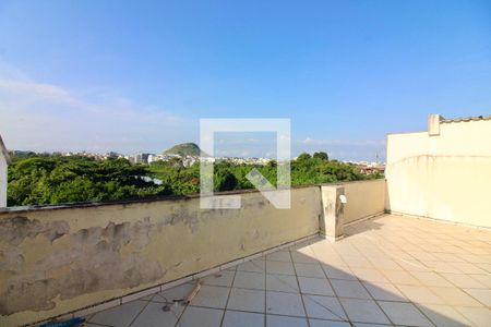 Apartamento à venda com 160m², 4 quartos e 3 vagas Apartamento à venda com 160m², 4 quartos e 3 vagasTerraço