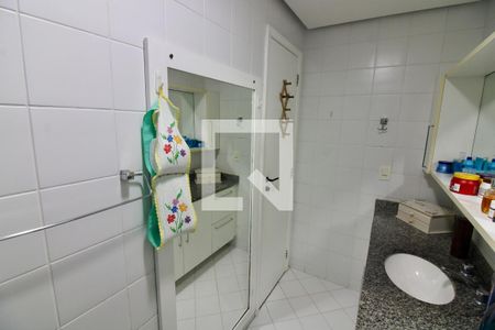 Apartamento à venda com 160m², 4 quartos e 3 vagas Apartamento à venda com 160m², 4 quartos e 3 vagasBanheiro da Suíte 2
