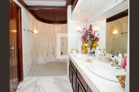 Apartamento à venda com 585m², 6 quartos e 3 vagasBanheiro Suite Master