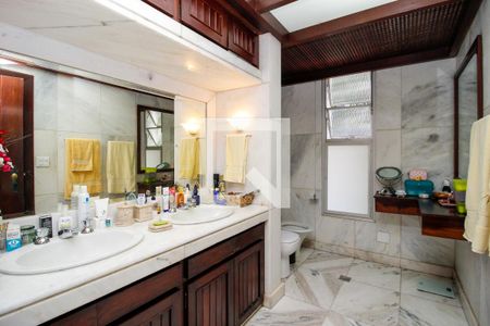 Apartamento à venda com 585m², 6 quartos e 3 vagasBanheiro Suite Master