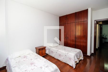 Apartamento à venda com 585m², 6 quartos e 3 vagasQuarto 2