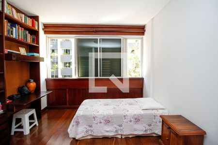 Apartamento à venda com 585m², 6 quartos e 3 vagasQuarto 2