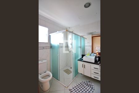 Casa à venda com 230m², 3 quartos e 2 vagasBanheiro da Suíte 1