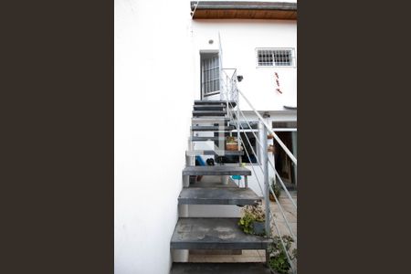 Casa à venda com 277m², 4 quartos e 2 vagas Casa à venda com 277m², 4 quartos e 2 vagasEscada Edicula