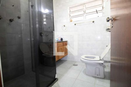 Casa à venda com 277m², 4 quartos e 2 vagas Casa à venda com 277m², 4 quartos e 2 vagasBanheiro