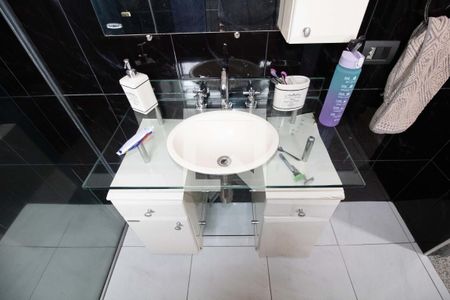 Casa à venda com 277m², 4 quartos e 2 vagas Casa à venda com 277m², 4 quartos e 2 vagasBanheiro Edicula