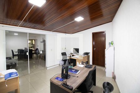 Casa à venda com 277m², 4 quartos e 2 vagas Casa à venda com 277m², 4 quartos e 2 vagasEscritório