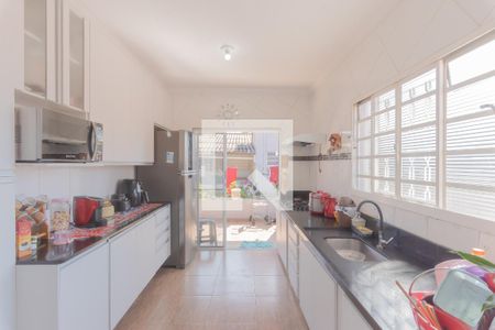 Casa à venda com 250m², 2 quartos e 3 vagas Casa à venda com 250m², 2 quartos e 3 vagasCozinha