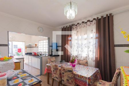 Casa à venda com 250m², 2 quartos e 3 vagas Casa à venda com 250m², 2 quartos e 3 vagasCopa e Cozinha