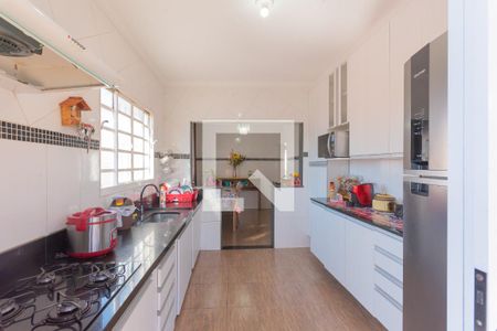 Casa à venda com 250m², 2 quartos e 3 vagas Casa à venda com 250m², 2 quartos e 3 vagasCozinha