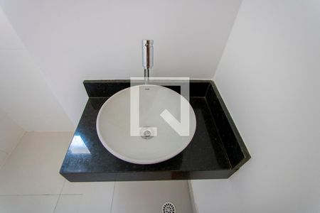 Apartamento à venda com 107m², 2 quartos e 1 vaga Apartamento à venda com 107m², 2 quartos e 1 vagaBanheiro social