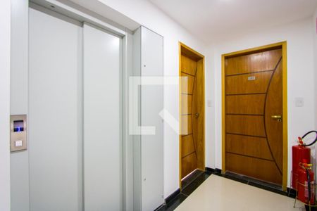 Apartamento à venda com 107m², 2 quartos e 1 vaga Apartamento à venda com 107m², 2 quartos e 1 vagaHall