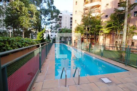 Apartamento à venda com 600m², 4 quartos e 5 vagasÁrea comum - Piscina