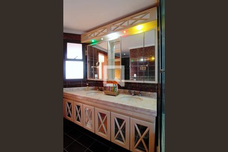 Apartamento à venda com 600m², 4 quartos e 5 vagasBanheiro da Suíte 4