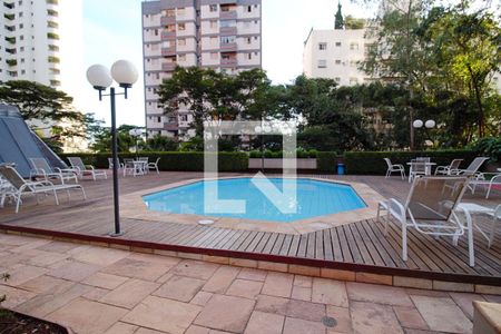 Apartamento à venda com 600m², 4 quartos e 5 vagasÁrea comum - Piscina