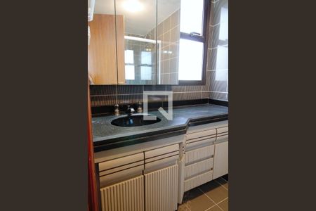 Apartamento à venda com 600m², 4 quartos e 5 vagasBanheiro da Suíte 2