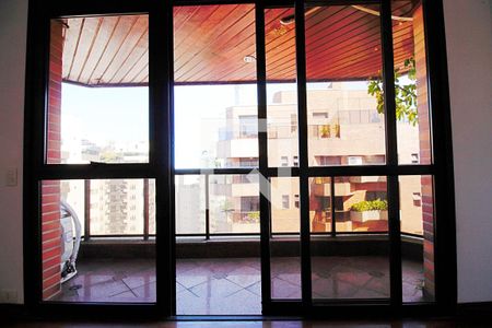 Apartamento à venda com 600m², 4 quartos e 5 vagasVaranda