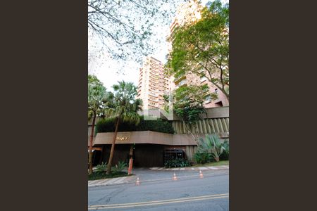 Apartamento à venda com 600m², 4 quartos e 5 vagasFachada e portaria