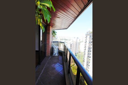 Apartamento à venda com 600m², 4 quartos e 5 vagasVaranda