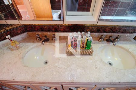 Apartamento à venda com 600m², 4 quartos e 5 vagasBanheiro da Suíte 4