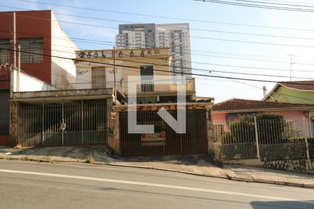 Casa à venda com 160m², 2 quartos e 2 vagas Casa à venda com 160m², 2 quartos e 2 vagasFachada