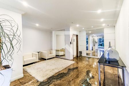 Apartamento à venda com 200m², 4 quartos e 3 vagas Apartamento à venda com 200m², 4 quartos e 3 vagasÁrea Comum - Hall Social