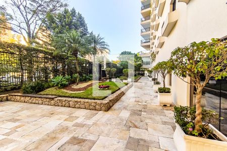 Apartamento à venda com 200m², 4 quartos e 3 vagas Apartamento à venda com 200m², 4 quartos e 3 vagasÁrea Comum