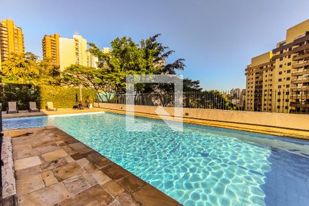 Apartamento à venda com 200m², 4 quartos e 3 vagas Apartamento à venda com 200m², 4 quartos e 3 vagasÁrea Comum - Piscina
