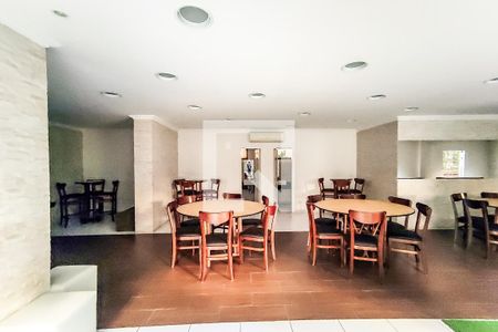 Apartamento à venda com 200m², 4 quartos e 3 vagas Apartamento à venda com 200m², 4 quartos e 3 vagasÁrea Comum - Salão de Festas