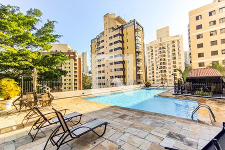 Apartamento à venda com 200m², 4 quartos e 3 vagas Apartamento à venda com 200m², 4 quartos e 3 vagasÁrea Comum - Piscina
