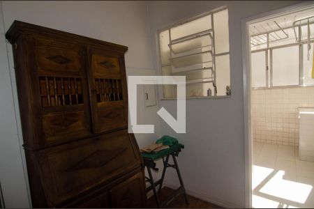 Apartamento à venda com 250m², 3 quartos e 2 vagas Apartamento à venda com 250m², 3 quartos e 2 vagasQuarto de Serviço