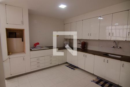 Apartamento à venda com 250m², 3 quartos e 2 vagas Apartamento à venda com 250m², 3 quartos e 2 vagasCozinha