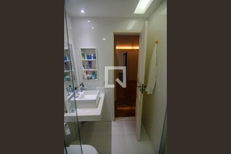 Apartamento à venda com 250m², 3 quartos e 2 vagas Apartamento à venda com 250m², 3 quartos e 2 vagasBanheiro Social