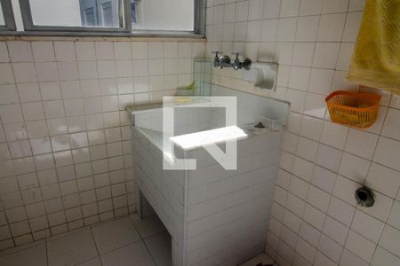 Apartamento à venda com 250m², 3 quartos e 2 vagas Apartamento à venda com 250m², 3 quartos e 2 vagasÁrea de Serviço