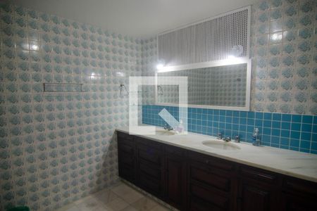 Apartamento à venda com 250m², 3 quartos e 2 vagas Apartamento à venda com 250m², 3 quartos e 2 vagasBanheiro do Quarto 1