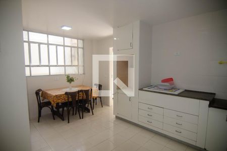 Apartamento à venda com 250m², 3 quartos e 2 vagas Apartamento à venda com 250m², 3 quartos e 2 vagasCozinha