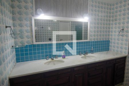 Apartamento à venda com 250m², 3 quartos e 2 vagas Apartamento à venda com 250m², 3 quartos e 2 vagasBanheiro do Quarto 1